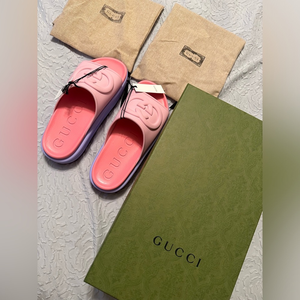 Brand New Authentic:GUCCI INTERLOCKING G SLIDES